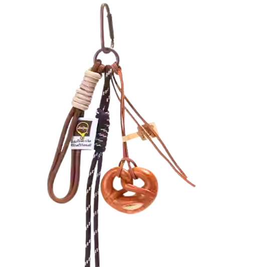 Brezel Bag Charm & Keychain - Cute Pretzel-Shaped Accessory